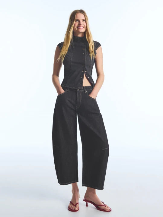 Zdjęcie produktu Bershka Jeansy O Kroju Barrel I Krótszym Kroju Kobieta Granatowy