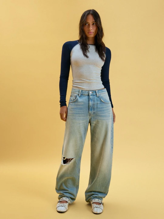 Zdjęcie produktu Bershka Jeansy O Kroju Barrel Loose Z Przetarciami Kobieta Wyblakły Niebieski