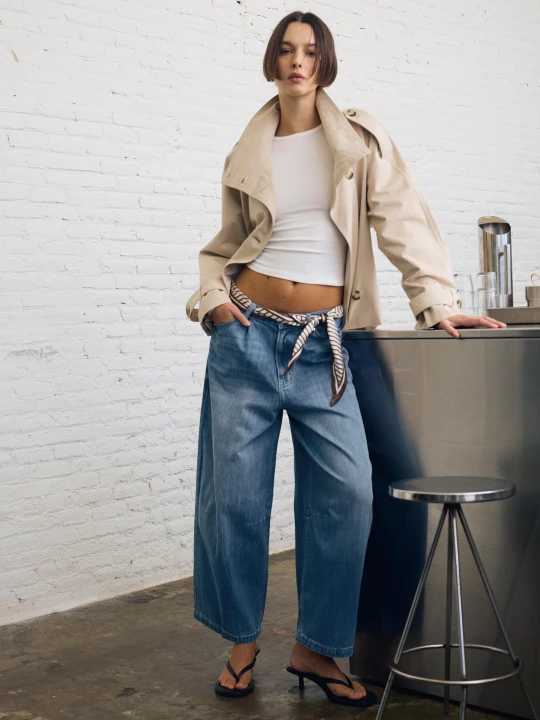Zdjęcie produktu Bershka Jeansy O Kroju Barrel O Krótszym Kroju Kobieta Wyblakły Niebieski