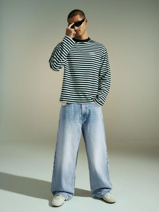 Zdjęcie produktu Bershka Jeansy O Kroju Barrel Z Naszywkami Mężczyzna Jasnoniebieski