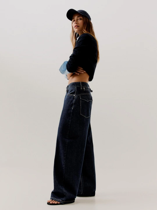 Zdjęcie produktu Bershka Jeansy O Kroju Barrel Z Tylną Sprzączką Kobieta Granatowy