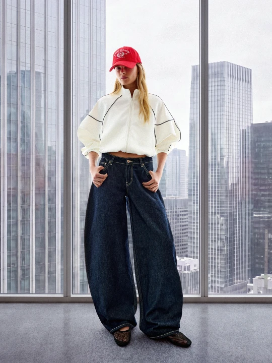 Zdjęcie produktu Bershka Jeansy O Kroju Barrel Z Wysokim Stanem Kobieta Granatowy