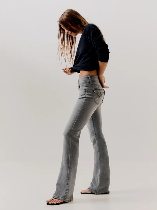Zdjęcie produktu Bershka Jeansy O Kroju Bootcut Kobieta Szary