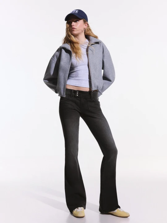 Zdjęcie produktu Bershka Jeansy O Kroju Bootcut Z Niskim Stanem Kobieta Czarny