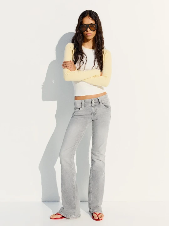 Zdjęcie produktu Bershka Jeansy O Kroju Bootcut Z Niskim Stanem Kobieta Szary