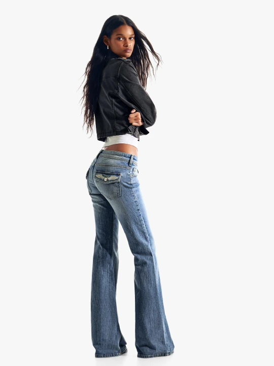 Zdjęcie produktu Bershka Jeansy O Kroju Flare Z Niskim Stanem I Haftem Kobieta Jasnoniebieski