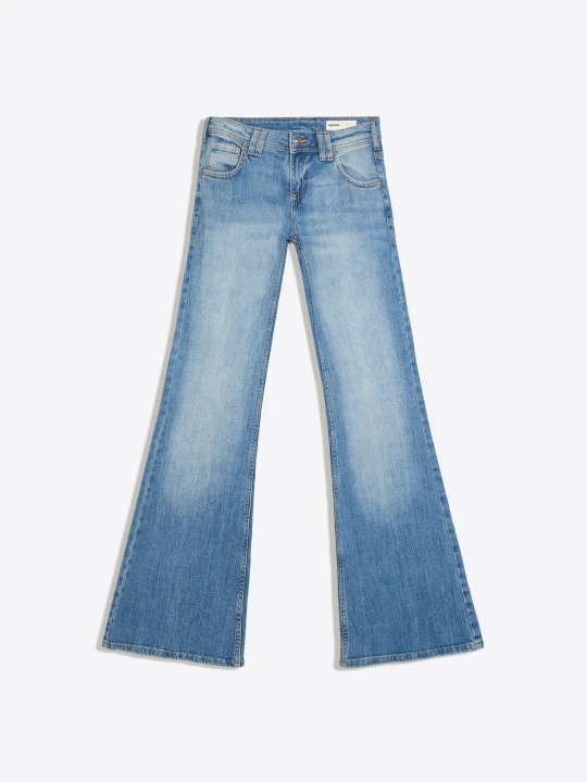 Zdjęcie produktu Bershka Jeansy O Kroju Flare Z Niskim Stanem Kobieta Wyblakły Niebieski