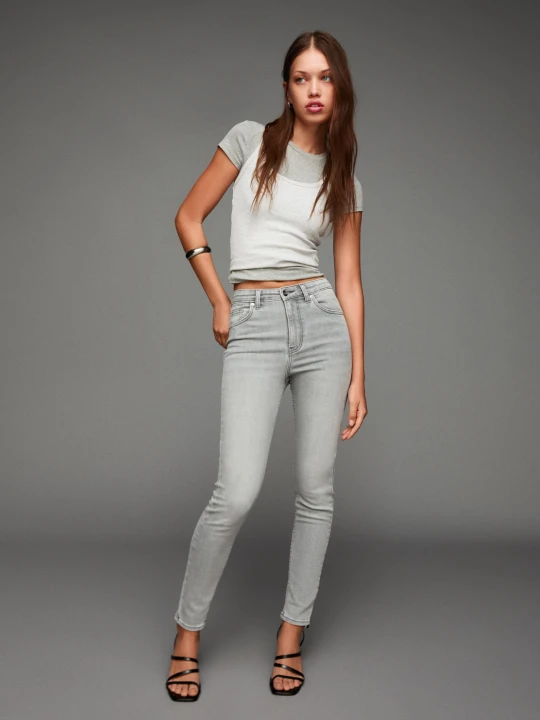Zdjęcie produktu Bershka Jeansy O Kroju Skinny Soft Z Bardzo Wysokim Stanem Kobieta Szary