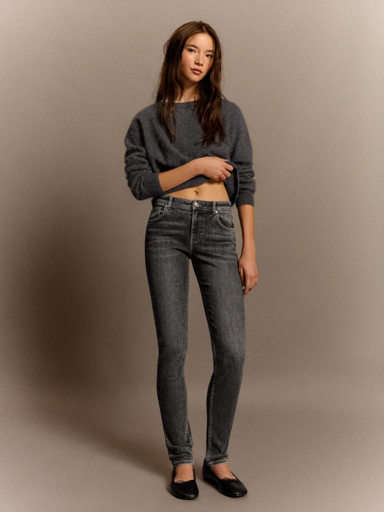 Zdjęcie produktu Bershka Jeansy O Kroju Skinny Z Wysokim Stanem Kobieta Ciemnoszary