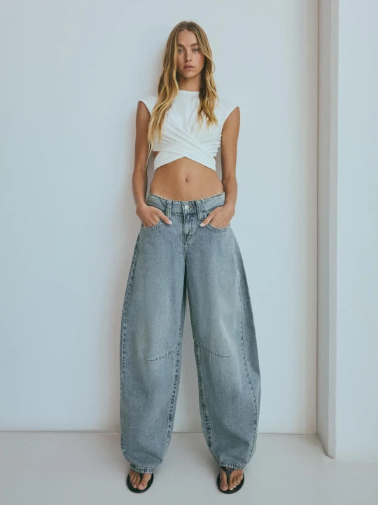 Zdjęcie produktu Bershka Jeansy O Kroju Slouchy Z Niskim Stanem Kobieta Wyblakły Niebieski