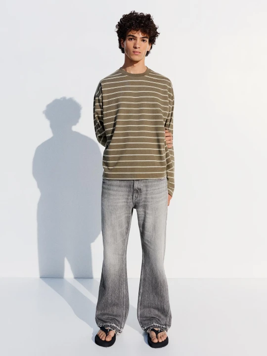 Zdjęcie produktu Bershka Jeansy O Kroju Straight Flare Mężczyzna Szary