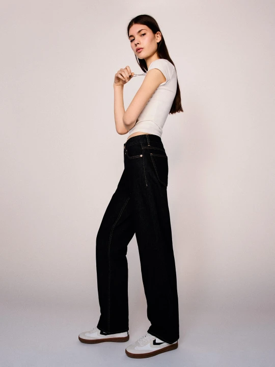 Zdjęcie produktu Bershka Jeansy O Kroju Straight Z Niskim Stanem Kobieta Granatowy