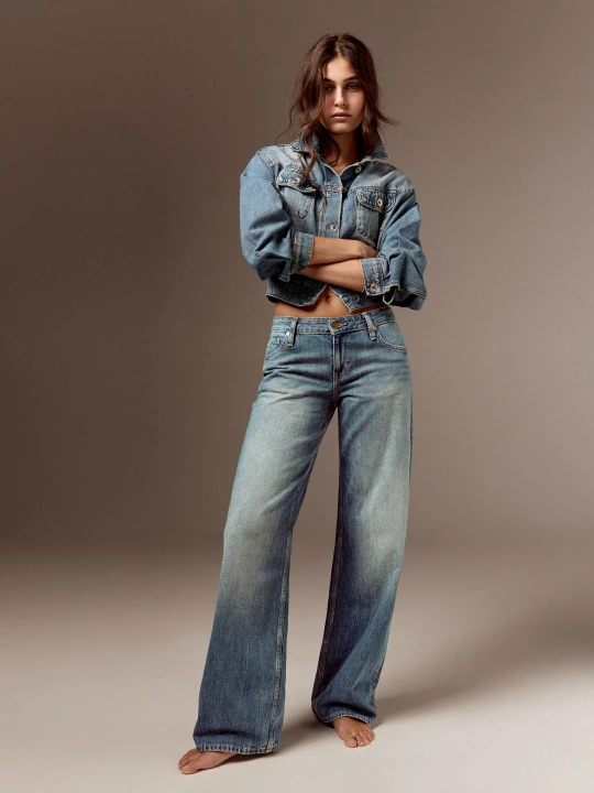 Zdjęcie produktu Bershka Jeansy O Kroju Straight Z Niskim Stanem Kobieta Wyblakły Niebieski