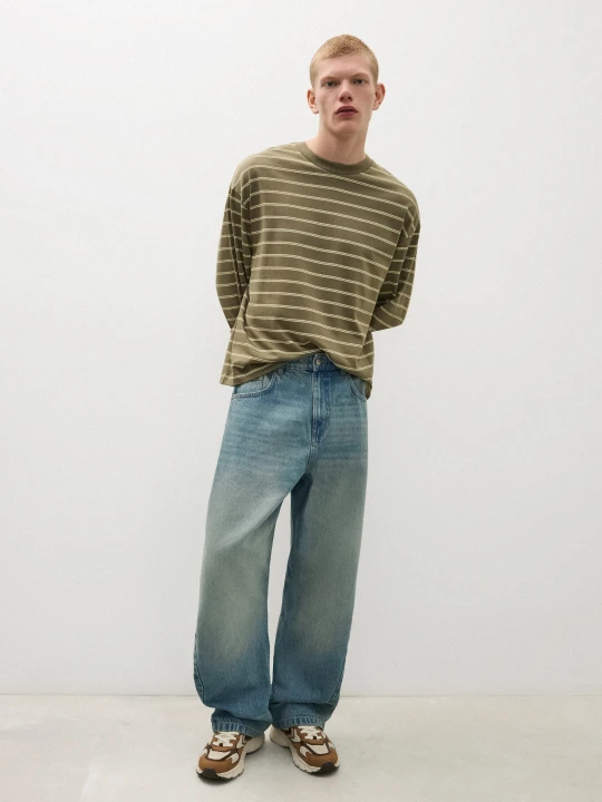 Zdjęcie produktu Bershka Jeansy O Kroju Twisted Fit Mężczyzna Wyblakły Niebieski