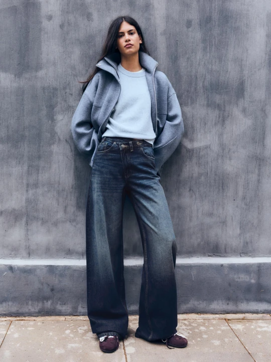 Zdjęcie produktu Bershka Jeansy O Kroju Wide Leg Ze Skrzyżowanym Pasem Kobieta Niebieski