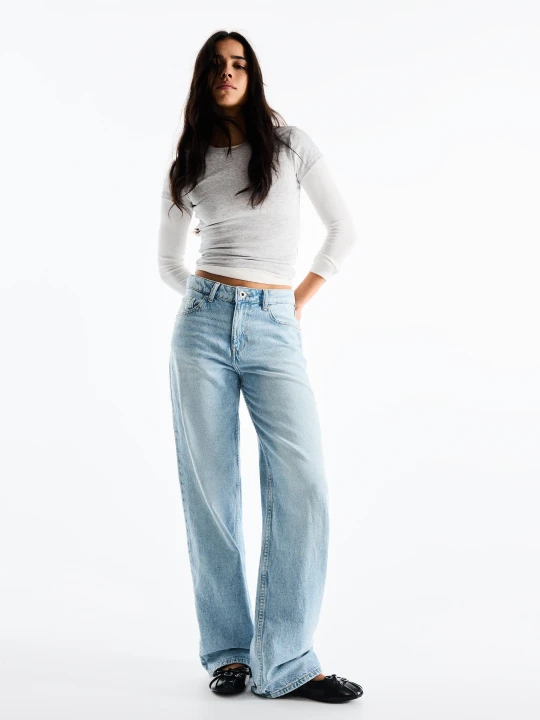 Zdjęcie produktu Bershka Jeansy O Kroju Straight Wide Z Wysokim Stanem Kobieta Jasnoniebieski