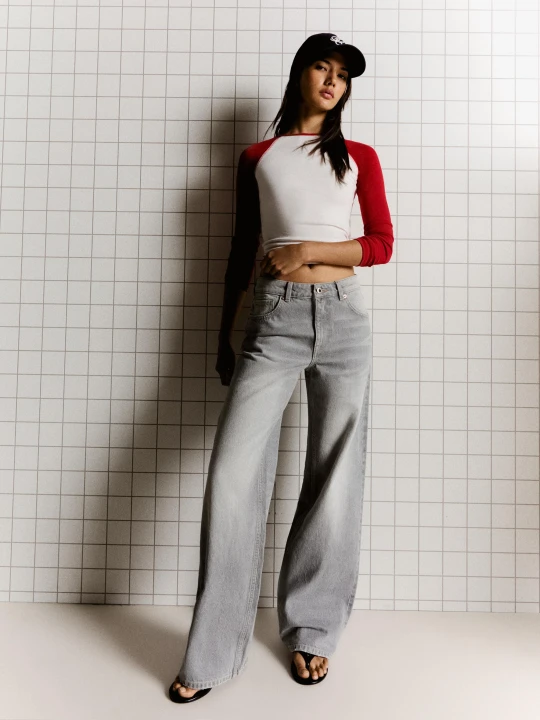 Zdjęcie produktu Bershka Jeansy O Kroju Wide Straight Z Wysokim Stanem Kobieta Szary