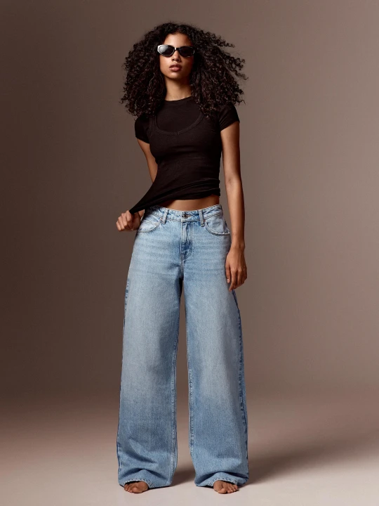 Zdjęcie produktu Bershka Jeansy Wide Leg Z Wysokim Stanem I Efektem Vintage Kobieta Wyblakły Niebieski