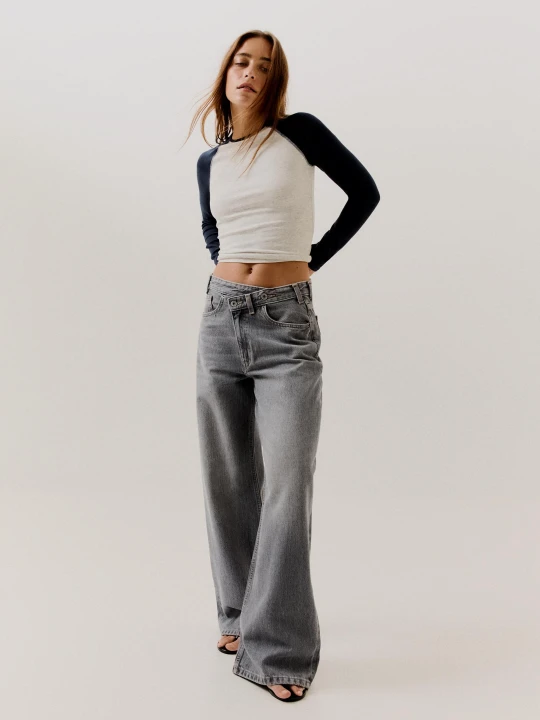 Zdjęcie produktu Bershka Jeansy Wide Leg Ze Skrzyżowanym Pasem Kobieta Szary