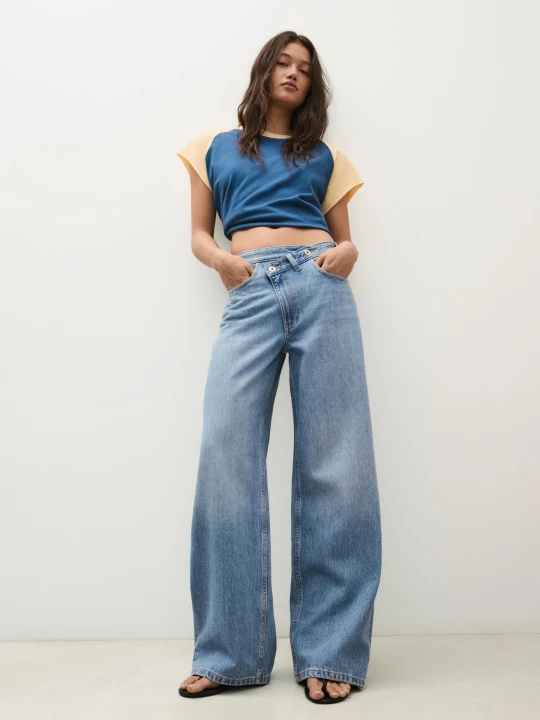 Zdjęcie produktu Bershka Jeansy Wide Leg Ze Skrzyżowanym Pasem Kobieta Wyblakły Niebieski