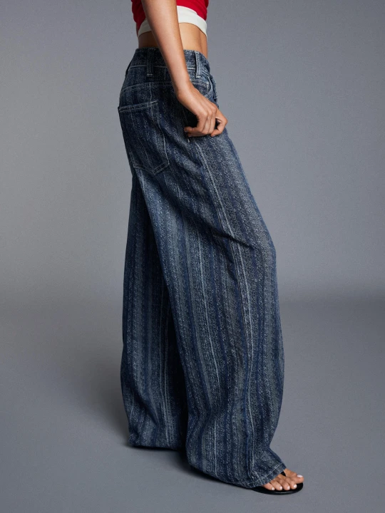 Zdjęcie produktu Bershka Jeansy Z Fakturą I Skrzyżowanym Pasem Kobieta Niebieski