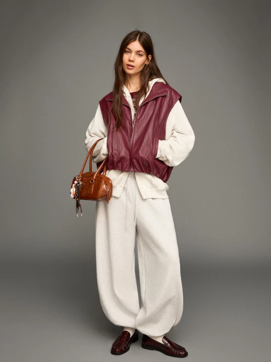 Zdjęcie produktu Bershka Kamizelka Ze Sztucznej Skóry Kobieta Bordowy