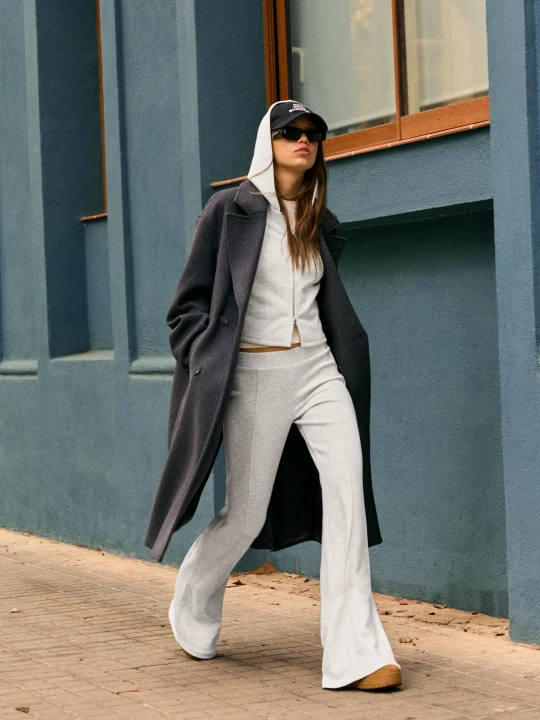 Zdjęcie produktu Bershka Spodnie Z Modalu O Kroju Flare Kobieta Szary