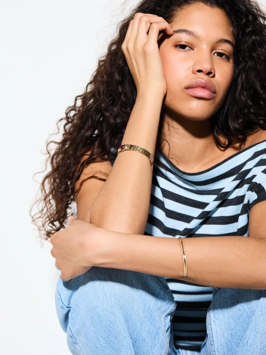 Zdjęcie produktu Bershka Komplet 4 Bransoletek Z Biżuteryjnymi Zdobieniami Kobieta Złoty