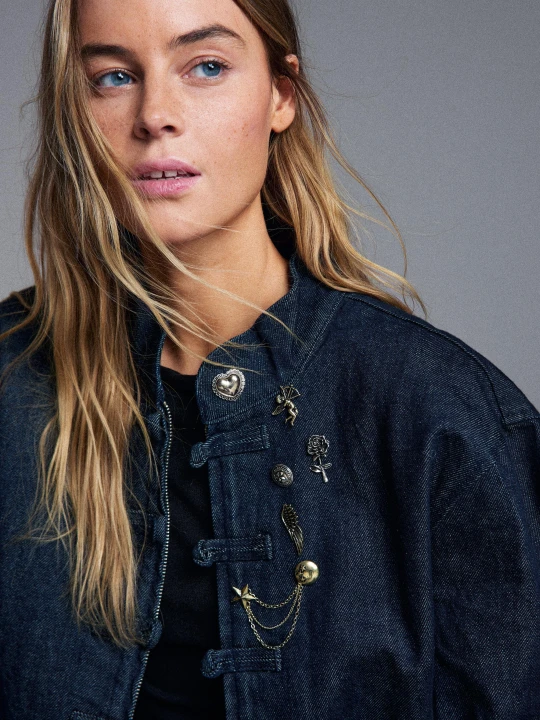 Zdjęcie produktu Bershka Komplet Łączonych Pinów Kobieta Złoty