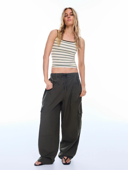 Zdjęcie produktu Bershka Kontrastowy Top Na Ramiączkach Kobieta Kremowy