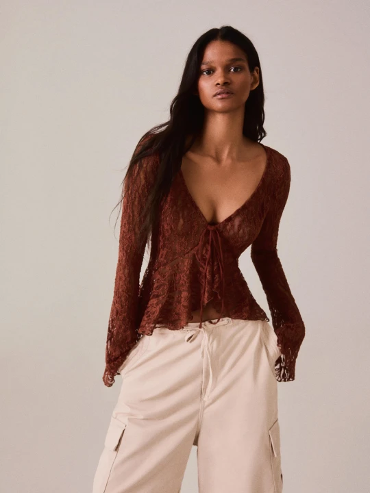 Zdjęcie produktu Bershka Koronkowa Kurtka Z Falbankami Kobieta Whisky