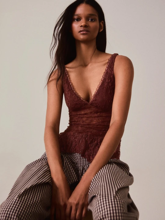 Zdjęcie produktu Bershka Koronkowy Top Na Ramiączkach Kobieta Brązowy