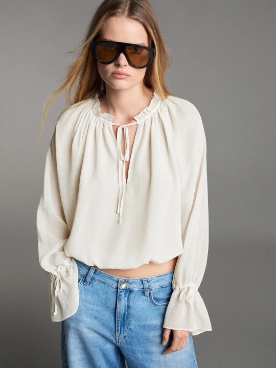 Zdjęcie produktu Bershka Koszula Z Lejącej Tkaniny Z Długim Rękawem Kobieta Kremowy