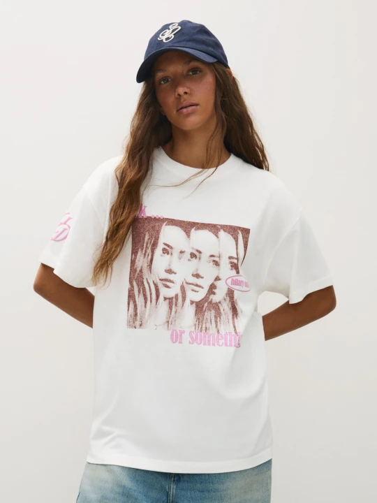 Zdjęcie produktu Bershka Koszulka Oversize Z Krótkim Rękawem Hilary Duff Kobieta Biały Złamany