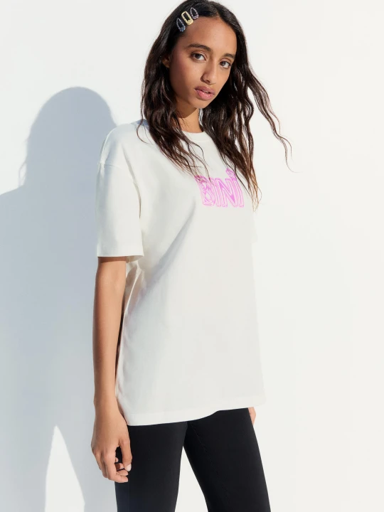 Zdjęcie produktu Bershka Koszulka Oversize Z Nadrukiem Bini Kobieta Biały Złamany