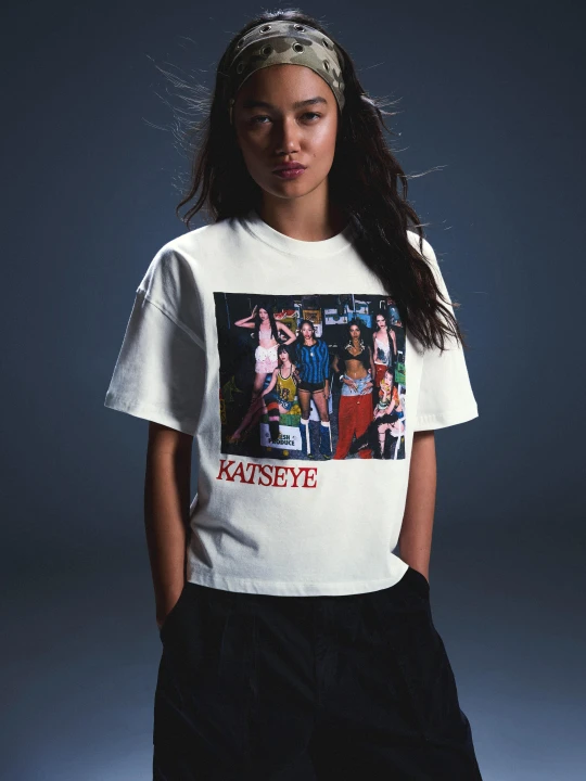 Zdjęcie produktu Bershka Koszulka Oversize Z Nadrukiem Katseye Kobieta Biały Złamany