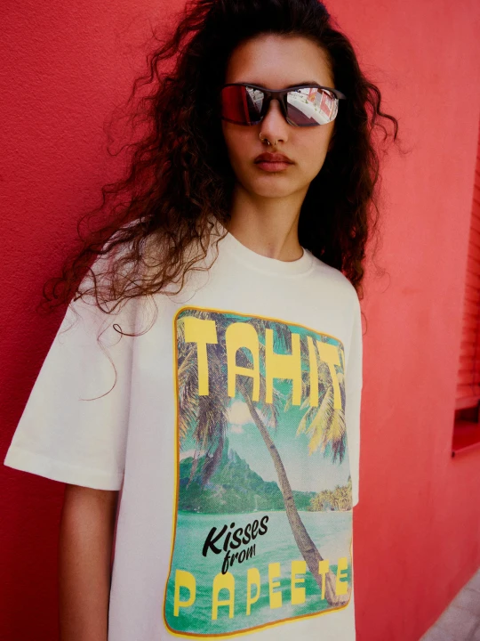 Zdjęcie produktu Bershka Koszulka Oversize Z Nadrukiem Kobieta Biały Złamany