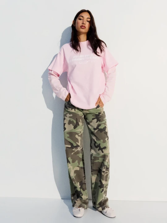 Zdjęcie produktu Bershka Koszulka Oversize Z Podwójnym Rękawem I Nadrukiem Kobieta Różowy