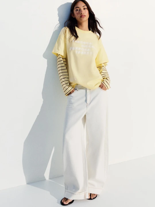 Zdjęcie produktu Bershka Koszulka Oversize Z Podwójnym Rękawem I Nadrukiem Kobieta Żółty