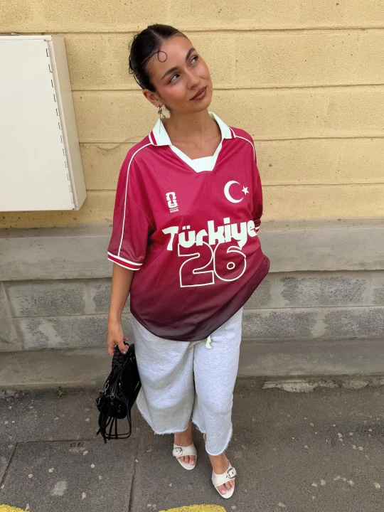 Zdjęcie produktu Bershka Koszulka Polo Z Krótkim Rękawem Fifa World Cup™ Turcja Kobieta Bordowy