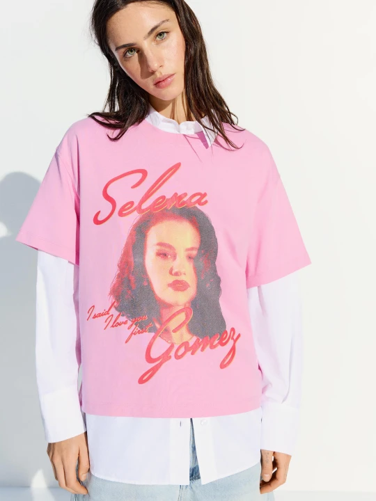 Zdjęcie produktu Bershka Koszulka Selena Gomez Z Krótkim Rękawem I Nadrukiem Kobieta Różowy