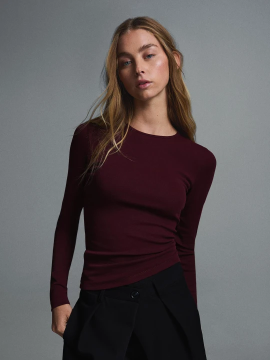 Zdjęcie produktu Bershka Koszulka Z Długim Rękawem I Okrągłym Dekoltem Kobieta Bordowy