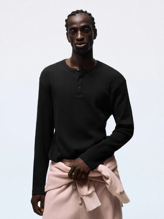 Zdjęcie produktu Bershka Koszulka Z Długim Rękawem O Kroju Slim Z Dekoltem Typu Henley Mężczyzna Czarny