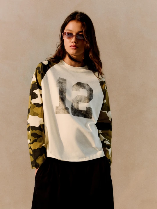 Zdjęcie produktu Bershka Koszulka Z Długim Rękawem Typu Raglan I Nadrukiem Kobieta Kremowy