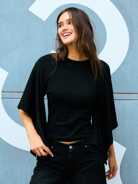 Zdjęcie produktu Bershka Koszulka Z Krótkim Rękawem Typu Cape Kobieta Czarny