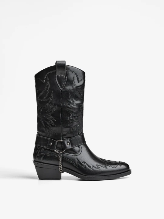 Zdjęcie produktu Bershka Kowbojki Ze Zdobieniem Łańcucha Mężczyzna Czarny