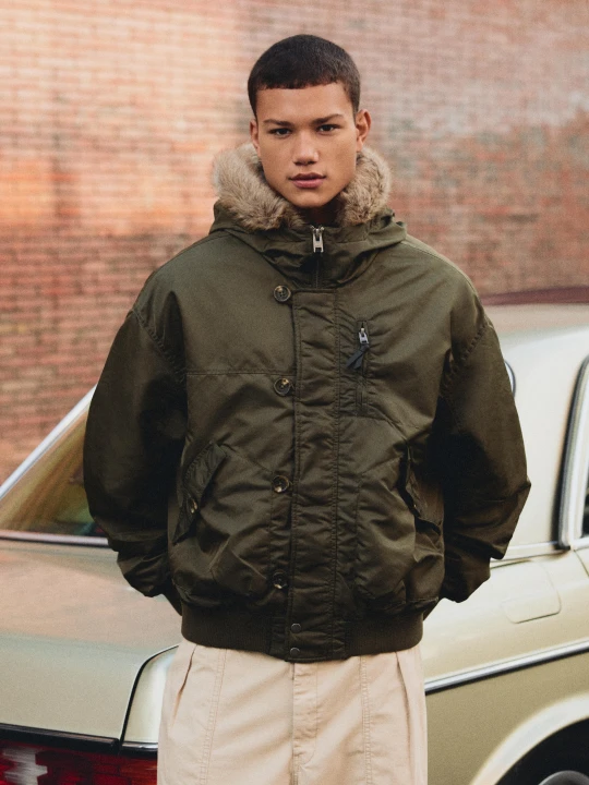 Zdjęcie produktu Bershka Kurtka Bomber Z Kapturem Z Futerkiem Mężczyzna Khaki