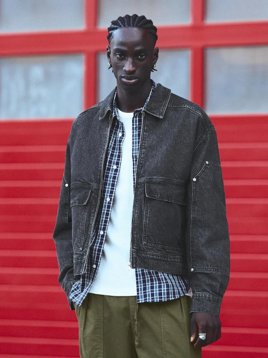 Zdjęcie produktu Bershka Kurtka Bomber Z Przetartego Denimu Mężczyzna Czarny