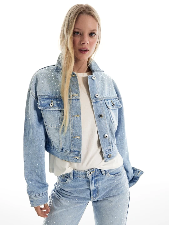 Zdjęcie produktu Bershka Kurtka Denim O Krótszym Kroju Błyszcząca Kobieta Wyblakły Niebieski