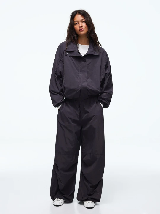 Zdjęcie produktu Bershka Kurtka Oversize Z Nylonu Z Rękawami Typu Nietoperz Kobieta Fioletowy